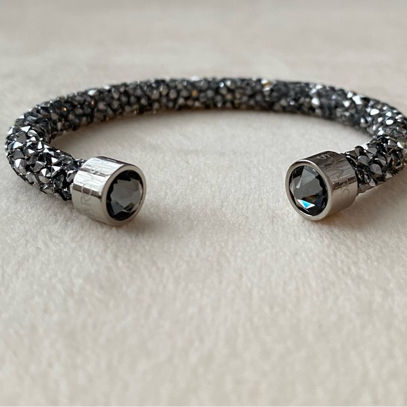 Set. Swarovski crystal wrap bracelet and cuff bracelet. - Picture 6 of 7